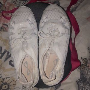 Nfinity Vengeance Cheer Shoe - Women Competition Cheerleading Gear (Size 11)